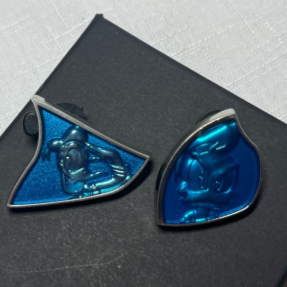 Disney pins, Blue, Character Earrings. Good for collecting or trading at Disney - Picture 2 of 4